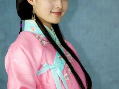 李沁《花儿与少年》展现职业精神, '一生要出片的中国女人'热梗席卷全网