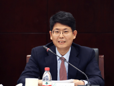 中央组织部决定，冯来法履新