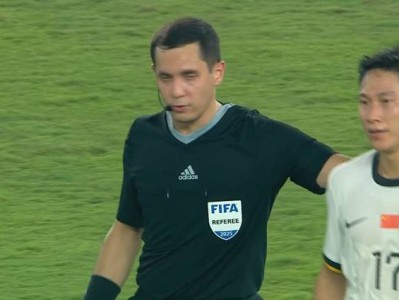 记者：动不动就毫无意义的动作送点球，国足的水平，得认！