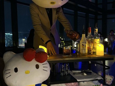 沉浸式戏剧、脱口秀、民谣演出……年轻人“喝”出“City Drink”新消费