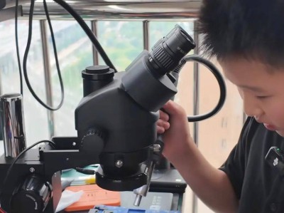 12岁小孩哥“沉迷”维修！母亲：研究火箭燃料时曾爆燃，现在邻居有活就找他