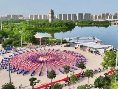 巴州举办“丝路山水同根同心 壮美巴州同梦同行”千人广场秀活动