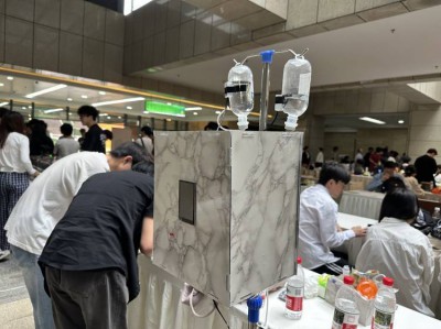 这届大学生把生活痛点玩明白了：输液神器、会跟人的购物车、智能晒谷机…太秀了