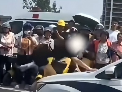 山东菏泽一网红违停后跳上警车引擎盖，警方通报：行拘