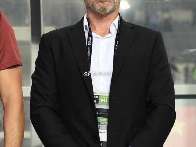 久帅演砸处子秀！媒体人集体开炮：瞎搞3个半后卫，早就说他不行