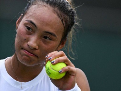 郑钦文不敌西尼亚科娃，连续三年遭遇温网“一轮游”