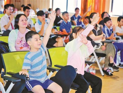 深圳“小公约 大保护”暑期网络共护活动举行 政企家校共筑未成年人“防护网”