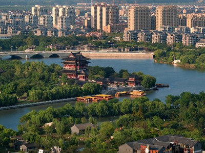 先去上海后赴北京，苏中城市泰州为何接连拥抱顶流“大城”？