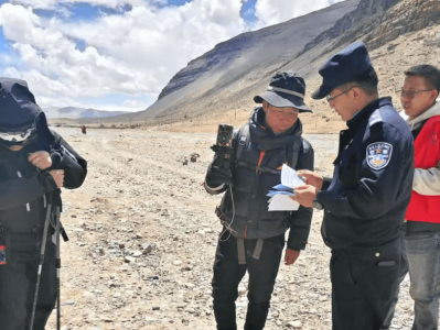 西藏普兰县公安局网安大队向自媒体人宣传网络安全知识