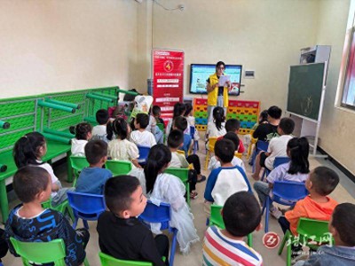 金龙街道：“家长夜校”开讲 织密未成年人暑期防溺“安全网”