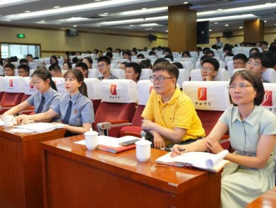 检察长进校园：帮助未成年人破解用网安全密码