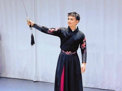 中美学生首秀舞剑如老友 美国老师Taylor Lea Macias：“我与每一位交谈过的人都结下了友谊”