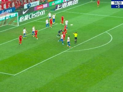 媒体人：麦麦提江点球判不判都有争议 阻止王大雷手抛球露出破绽