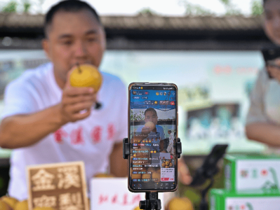 我国网民规模11.23亿人，老年群体互联网普及率达52%