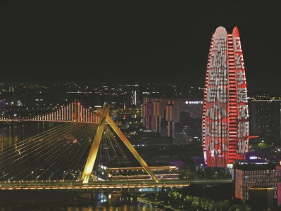 灯光秀致敬“最可爱的人”