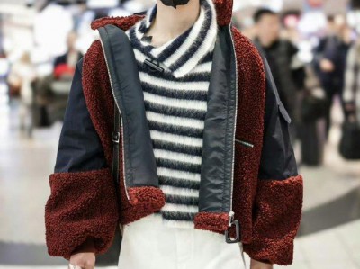 李昀锐回国机场look，穿搭特别板正，清清爽爽的小林回国啦，有被帅到啦…