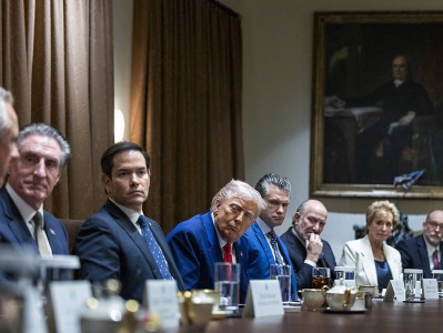 特朗普大刀砍向鲁比奥的国务院？“236年来最大重组之一”