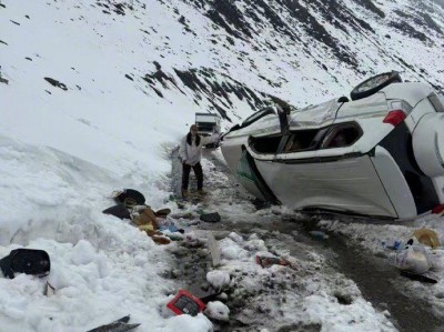 四川石九线惊魂！6名老人自驾翻车致景区紧急封山，银发族旅途安全引全网热议