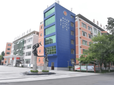 网传成都外国语学校“天价学费没人报”？校方：严重失实，已报警！